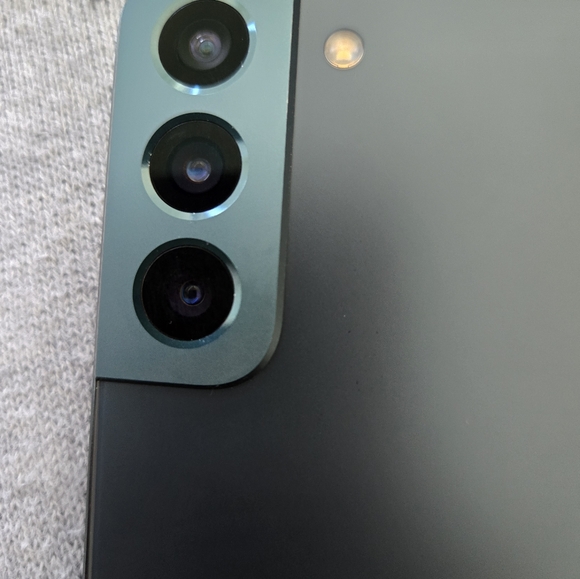 Samsung Galazy S22 - Picture 4 of 5